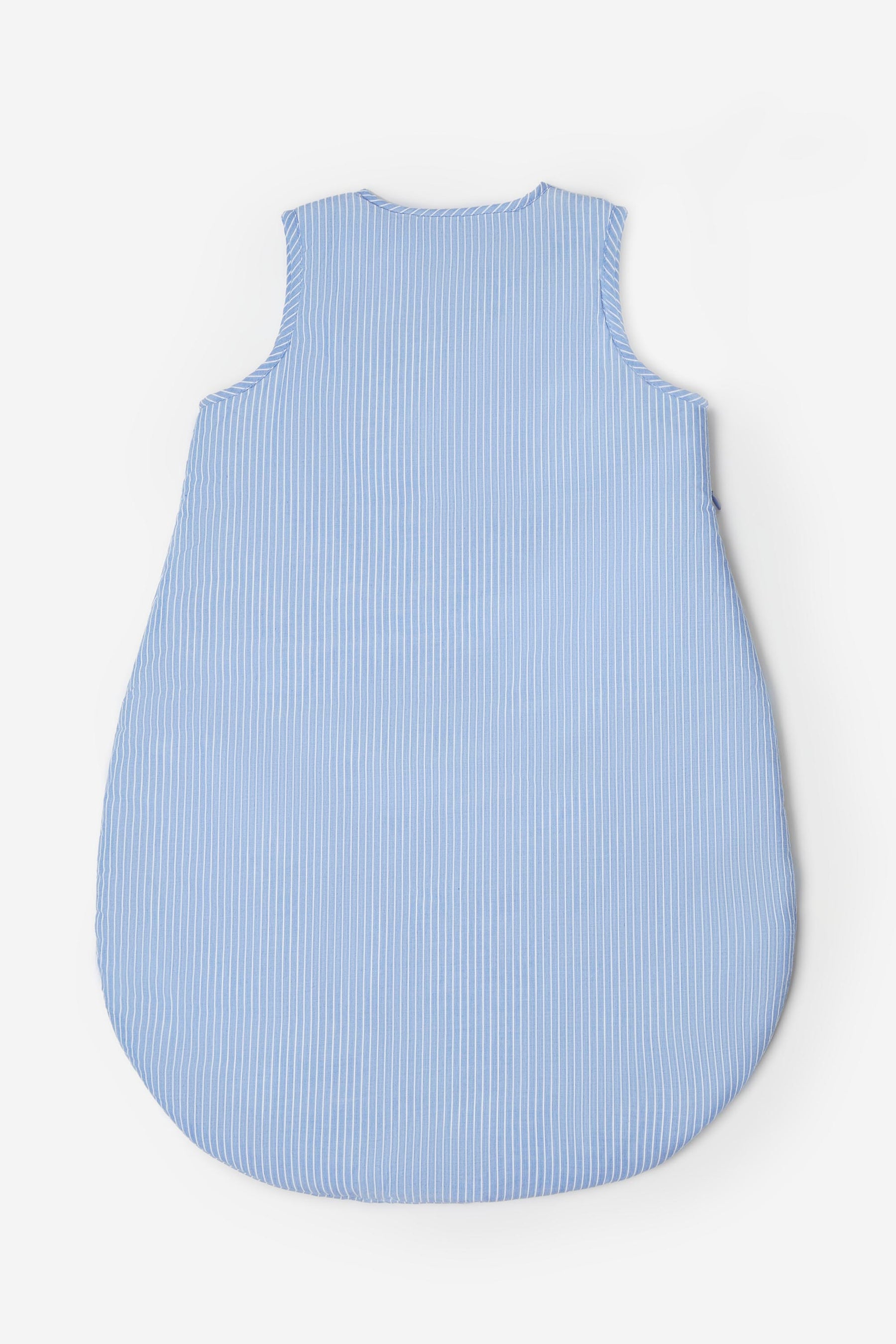 Découvrez notre gigoteuse, turbulette en coton brodé, design et douillette pour les bébés de 0 à 6 mois.26 PARADIS