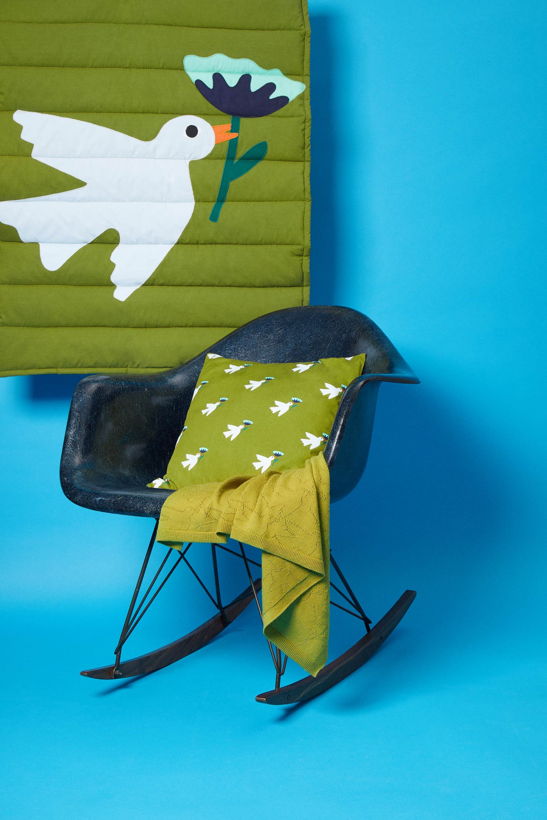 Collection 26 paradis aux couleurs actuelles et tendances. En coton imprimé ou en patchwork retrouver notre motif oiseau iconique.