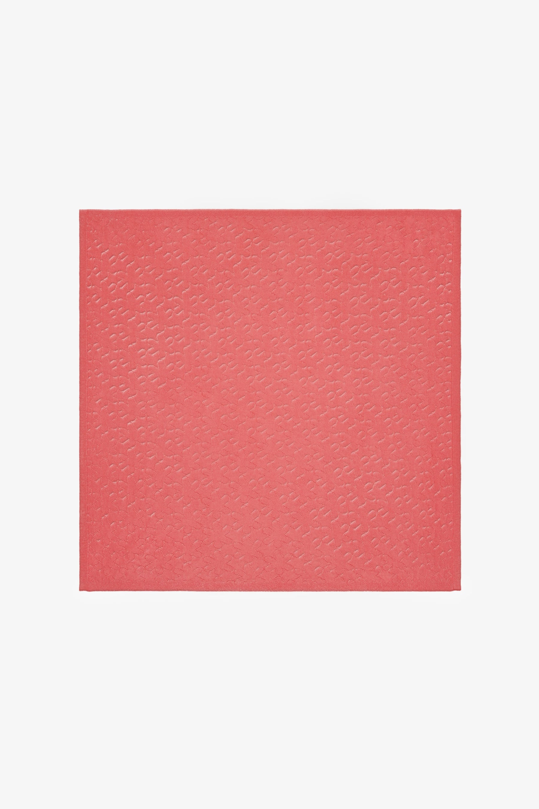 Découvrez notre couverture bébé en laine mérinos extrafine d'une douceur exceptionnelle. Objet indispensable de la chambre de bébé, notre couverture apporte aussi la touche nécessaire de couleur et de décoration. La finesse de sa maille au point jersey en fait une couverture ultra légère, parfaite pour maintenir votre enfant au chaud été comme hiver.