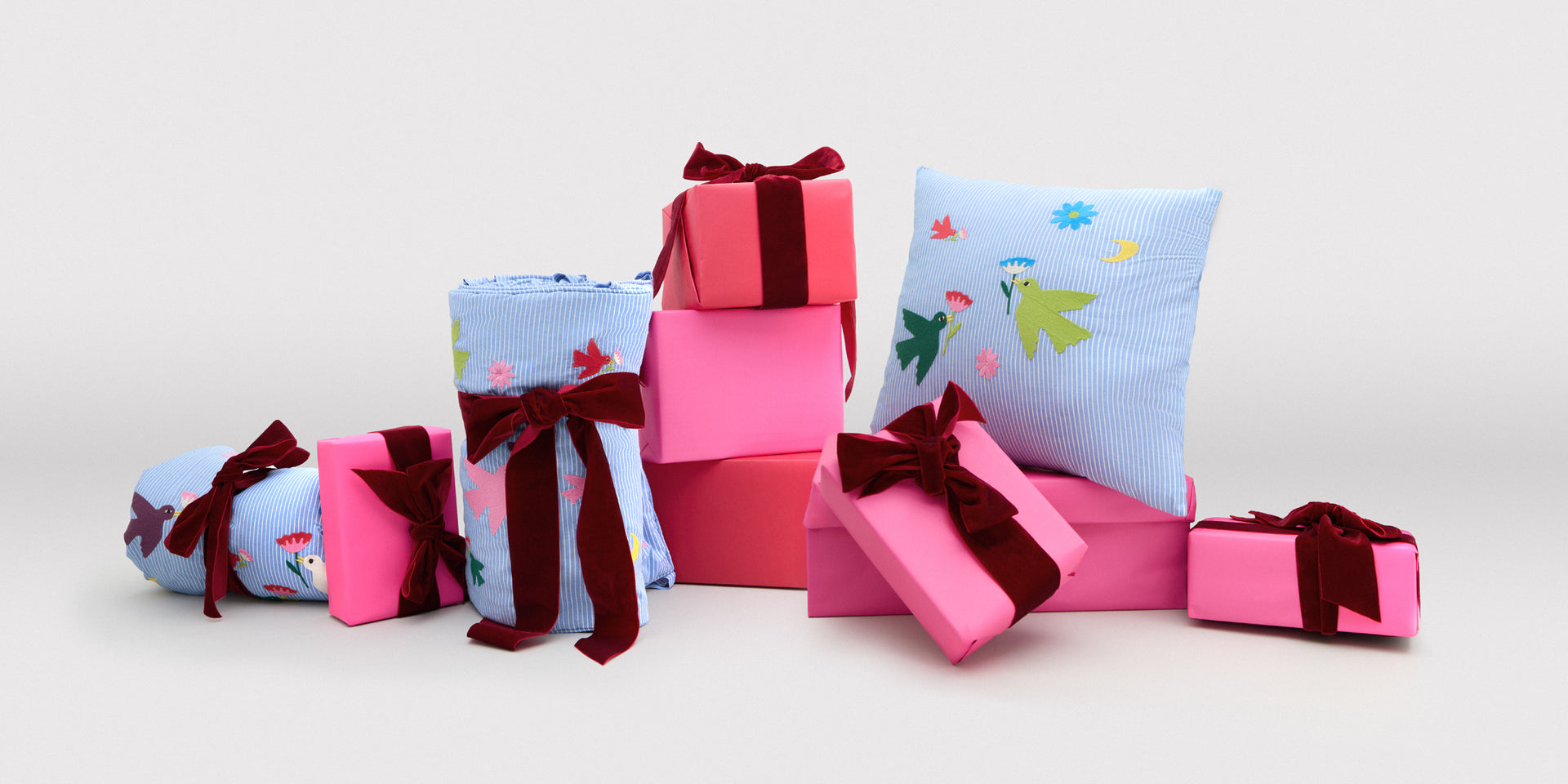 IDÉES CADEAUX POUR MAMANS ET BÉBÉS, COUSSINS, TOUR DE LIT, GIGOTEUSES, SAC À LANGER