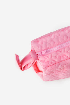 pochette organisateur poussette en nylon. Broderie matelassée ton sur ton. Deux poches sur le côté pour le biberon. Sac avec attache pour mettre sur la poussette pour les balades avec bébés. Fermeture par un zip ton sur ton. 26 PARADIS